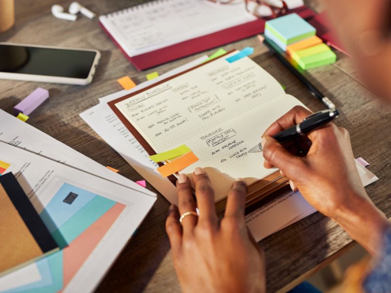 writing weekly schedule to plan content creation